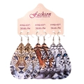 Dettaglio di orecchini in pelle a goccia con stampe animalier di leopardo e tigre - Stile Leopardo e Tigre del Bengala e Tigre Bianca