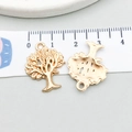 Vue détaillée du pendentif Arbre de Vie en alliage doré avec échelle de taille - Tree of Life (11601) / 17*22mm