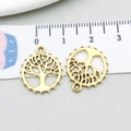 Detailansicht eines 20mm goldfarbenen Lebensbaum-Anhängers neben einem Lineal - Antikgold Rundbaum (11104)
