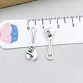 Détails de deux pendentifs en forme de clé à molette en alliage pour création de bijoux - Style Clé Argent Antique
