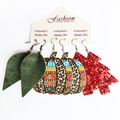 Tre paia di orecchini in ecopelle con motivi di foglie, zucche e alberi di Natale - Stile Foglia di Sughero e Zucca Leopardata e Albero di Natale