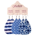 Tre paia di orecchini a goccia in ecopelle blu e bianca con motivi tie-dye e floreali - Stile Striscia Tie Dye e Fiocco di Neve e Geometrico