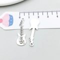 Pendentif guitare en argent pour la fabrication de bijoux bracelets et colliers DIY - Guitar Shape (10789) / 1 Pièce (12x31mm) / Argent antique