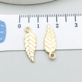 Pendentifs feuilles de plumes dorés en alliage pour création de bijoux sur règle - Feuille (19907) / 6*19mm