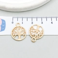 Paire de pendentifs arbre de vie dorés en alliage présentés avec une règle pour la taille - Arbre de Vie Rond (19912) / 15*19mm