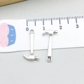 Pendentifs marteau en alliage argenté pour bijoux DIY montrés avec une règle - Marteau en Argent Antique (11212)