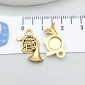 Antik goldener Waldhorn-Anhänger für DIY-Schmuck, Halsketten und Armbänder aus Legierung - Antikgold Trompeten-Charm (20880)