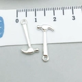 Ciondolo a martello in lega argento lucido per gioielli DIY con guida alle misure - 1 pezzo Martello Argento Brillante 19*9mm (0.5g) (20409)