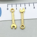 Colgante de llave dorada DIY para joyería con medida de tamaño de 2,5 cm mostrada - Llave de Oro Antiguo (20391)