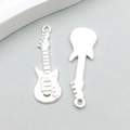 Paire de breloques guitare en alliage argent brillant pour colliers et bijoux DIY - Guitare (20921) / 1 Pièce (12x31mm) / Argent Brillant