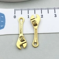 Set de dos colgantes de llave inglesa de aleación dorada para creación de joyas DIY - Llave de Oro Antiguo Estilo B (20395)