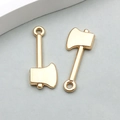 Axt-Anhänger aus polierter KC-Goldlegierung für DIY Halsketten und Armbänder - 1 Stück KC Gold Axt Form (20431)