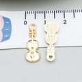 Pendentif violon doré en alliage pour bijoux DIY avec vue recto verso détaillée - Guitare (20943) / 1 Pièce/Paquet (8x20mm) / Or KC