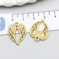 Goldfarbene herzförmige Engelsflügel Anhänger aus Legierung mit feiner Federstruktur für DIY - Antique Gold Heart Wings (19989)