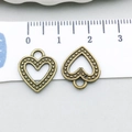 Ciondoli a cuore in bronzo antico con rilievo per creazione gioielli fai da te - Stile Cuore Traforato (19951)