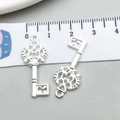 Pendentifs clé cœur creux en alliage argenté pour bijoux DIY, longueur 3,1cm - Clé Motif Ajouré Vintage / 13*28mm (20960)