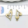 Ciondolo a cuore con ali in lega di bronzo antico per gioielli fai-da-te con righello - Stile Cuore Traforato (19953)