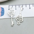 Pendentifs clé fleur de rose évidée en argent pour bijoux DIY avec règle de mesure - Clé Fleur Argent Brillant / 11*28mm (20962)