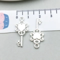 Set de deux pendentifs clés en cœur argenté avec motifs ajourés pour bijoux DIY - Clé Cœur Baroque / 12*26mm (20965)