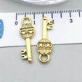 Two pieces of vintage gold alloy hollow heart key pendants for DIY jewelry necklaces - Antique Gold Key (20950)