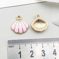 Pink and white enamel seashell charm in gold-plated alloy for DIY jewelry crafts - Shell / Pink