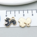 Pendentifs écureuil en alliage doré avec émail noir et dos à texture horizontale - Écureuil Émaillé (9921)