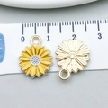 Pendentif tournesol en émail doré pour bijoux DIY, vues recto et verso avec échelle - Marguerite Émaillée Jaune (14784)