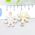 Pendentif flocon de neige émaillé blanc 2cm avec bordure dorée pour bijoux de Noël - Flocon de Noël Blanc Émail (14288) / 17*20mm