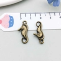 Vista dettagliata di ciondoli vintage a forma di cavalluccio marino su scala graduata - Stile Cavalluccio Marino Bronzo Antico (9046) / 10*22mm