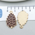 Pendentif pomme de pin en métal avec émail marron foncé et dos doré texturé pour DIY - Pomme de Pin Émaillée Marron (19327)