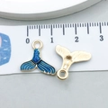 Pendentifs queue de sirène en émail bleu pour bijoux DIY avec finition dorée - Style Queue de Poisson en Émail Bleu Foncé (10967)