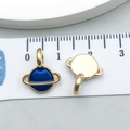 Pendentifs planète Saturne en alliage de zinc avec émail bleu pour création de bijoux - Style Planète Saturne en Émail Bleu Foncé (11965)