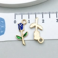 Pendentifs rose bleue émaillée en alliage de zinc pour bijoux DIY dorés - Style Rose en Émail Bleu Foncé (11966)