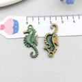 Ciondoli a forma di cavalluccio marino retrò in lega per gioielli fai-da-te 4cm - Stile Cavalluccio Marino Bronzo Verde Antico (8129) / 12*18mm