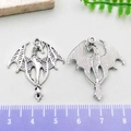 Ciondolo a forma di drago in lega argento antico con incisione dettagliata e trama rigata - Drago Alato in Argento Antico (21409)