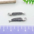 Ciondoli a forma di lisca di pesce in lega argento antico per gioielli fai da te - Lisca di Pesce in Argento Antico (21411)