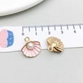 Pendentif coquillage émaillé rose avec perle pour bijoux DIY mesuré avec une règle - Rose (15776)