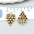 Ciondolo a forma di uva in oro antico per gioielli fai-da-te, lunghezza 2 cm - Stile Uva da Vino (20763) / 14*20mm