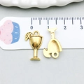 Ciondolo a bicchiere da cocktail dorato in lega di zinco per gioielli fai-da-te, 1,8cm - Stile Calice da Vino (20766) / 10*18mm