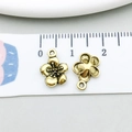 Retro Goldene Pflaumenblüten-Anhänger aus Legierung für DIY-Schmuck, 1cm Blumendesign - Antikgold Pflaumenblüte (20471)