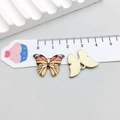 Pendentif papillon doré avec motif émail orange et détail de largeur de 2,2 cm - Papillon Imprimé Émail Jaune Foncé (12419) / 21*15mm