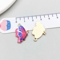 Pendentif papillon émaillé dégradé rose et bleu avec dos doré et règle de mesure - Papillon Imprimé Émail (15822) / 16*24mm