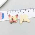 Pendentif papillon dégradé rose et jaune avec base en métal doré et échelle de 2 cm - Papillon Imprimé Émail (19055) / 18*19mm