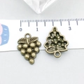 Pendentifs vintage en bronze avec grappe de raisin pour création de bijoux - Raisins Bronze Antique (20783) / 14*20mm