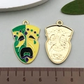 Ciondolo maschera smaltato verde e giallo con retro dorato e gancio per gioielli DIY - Stile Maschera Drammatica Pagliaccio Giallo Verde