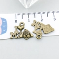 Antik-Bronze Hund Herz Anhänger für DIY Schmuck auf einer Zentimeter-Maßstabsskala - Antik-Bronze Alphabet 14*18mm (20571)