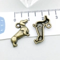 Dackel-Anhänger aus Bronze-Legierung für DIY-Schmuck mit Lineal zur Größendarstellung - Antik-Bronze Kurzbeiniger Hund 13*19mm (20576)