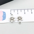 Pair of vintage silver alloy flower charms for DIY jewelry making with 12mm diameter - Antique Silver Sun Flower (15718)