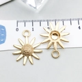 Pendentifs marguerites en alliage doré pour bijoux DIY avec finition en métal poli - Tournesol (20510) / 23*18mm