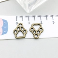 Katzenpfoten Anhänger aus Bronzelegierung für Schmuckherstellung mit Maßstab - Antik-Bronze Hundepfote 13*11mm (20613)